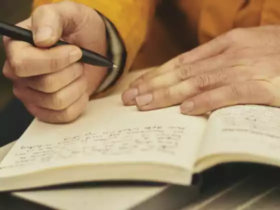 สำรวจชีวิตในอดีตของคุณผ่านการจดบันทึก